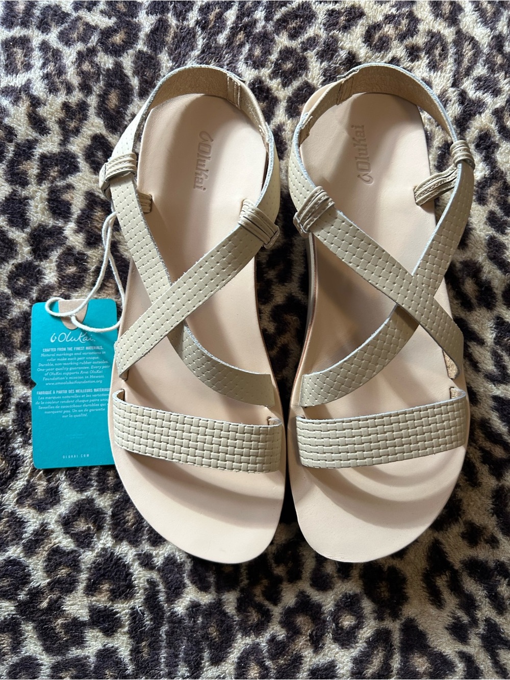 Olukai  NWT Women’s Beige Strappy Sandals